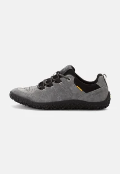 Sneaker aus Nubukleder und Textil