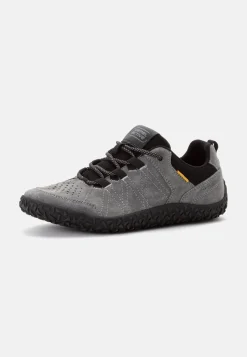 Sneaker aus Nubukleder und Textil