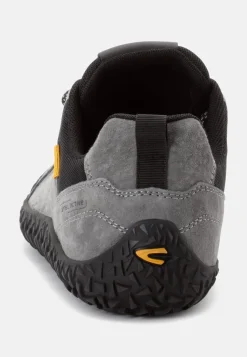 Sneaker aus Nubukleder und Textil