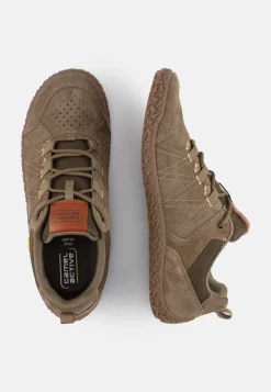 Sneaker aus Nubukleder und Textil