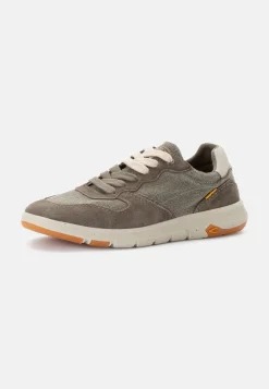 Sneaker aus Used Canvas und Spaltleder