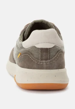 Sneaker aus Used Canvas und Spaltleder