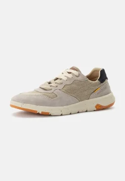 Sneaker aus Used Canvas und Spaltleder