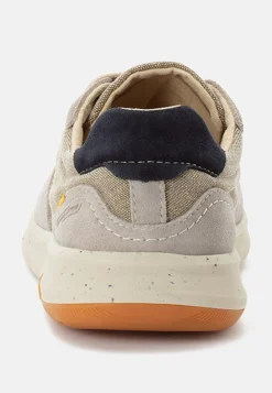 Sneaker aus Used Canvas und Spaltleder