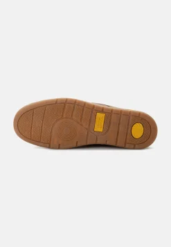 Sneaker aus Veloursleder