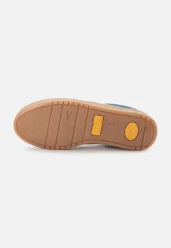 Sneaker aus Veloursleder