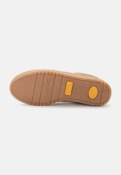 Sneaker aus Veloursleder