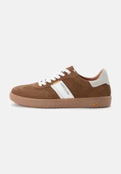 Sneaker aus Veloursleder