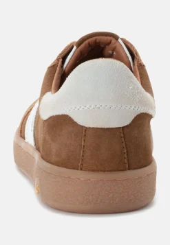 Sneaker aus Veloursleder