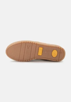 Sneaker aus Veloursleder