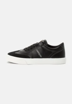 Sneaker mit Details aus Velourleder