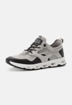Sneaker mit dämpfender Phylon-Sohle
