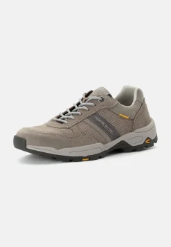 Sneaker mit griffiger Laufsohle