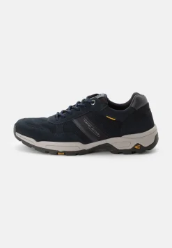 Sneaker mit griffiger Laufsohle