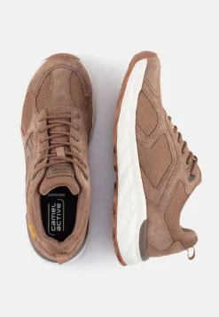 Sneaker mit griffiger Sohle