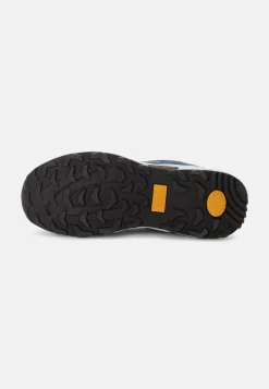 Sneaker mit griffiger Sohle