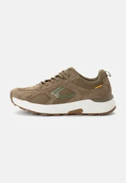 Sneaker mit griffiger Sohle