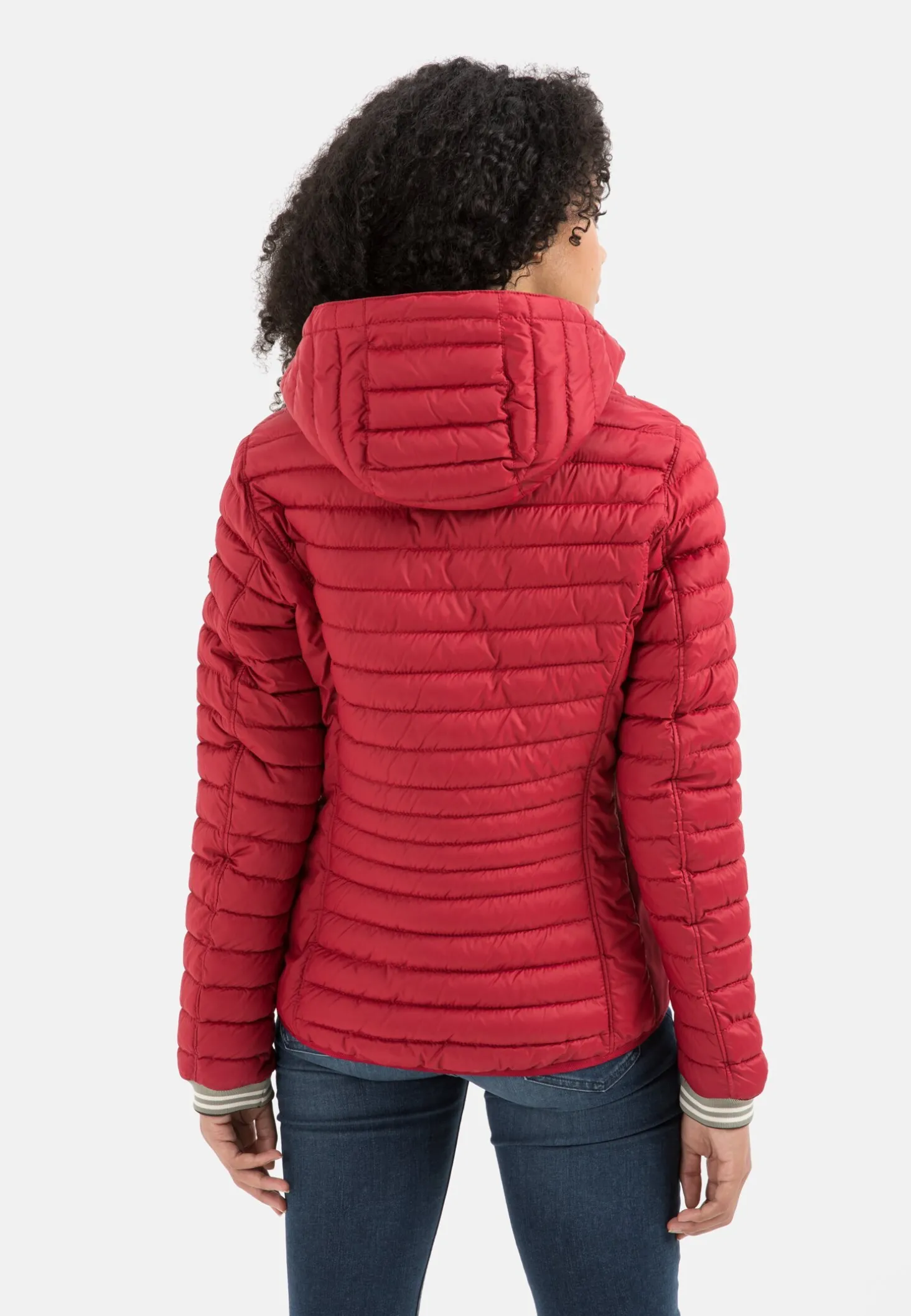 Steppjacke mit abnehmbarer Kapuze