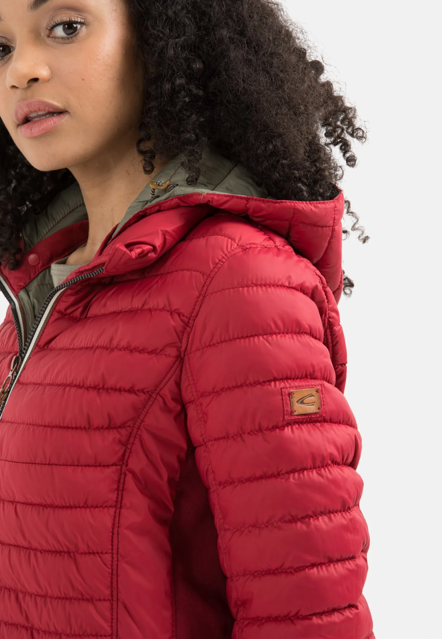 Steppjacke mit abnehmbarer Kapuze
