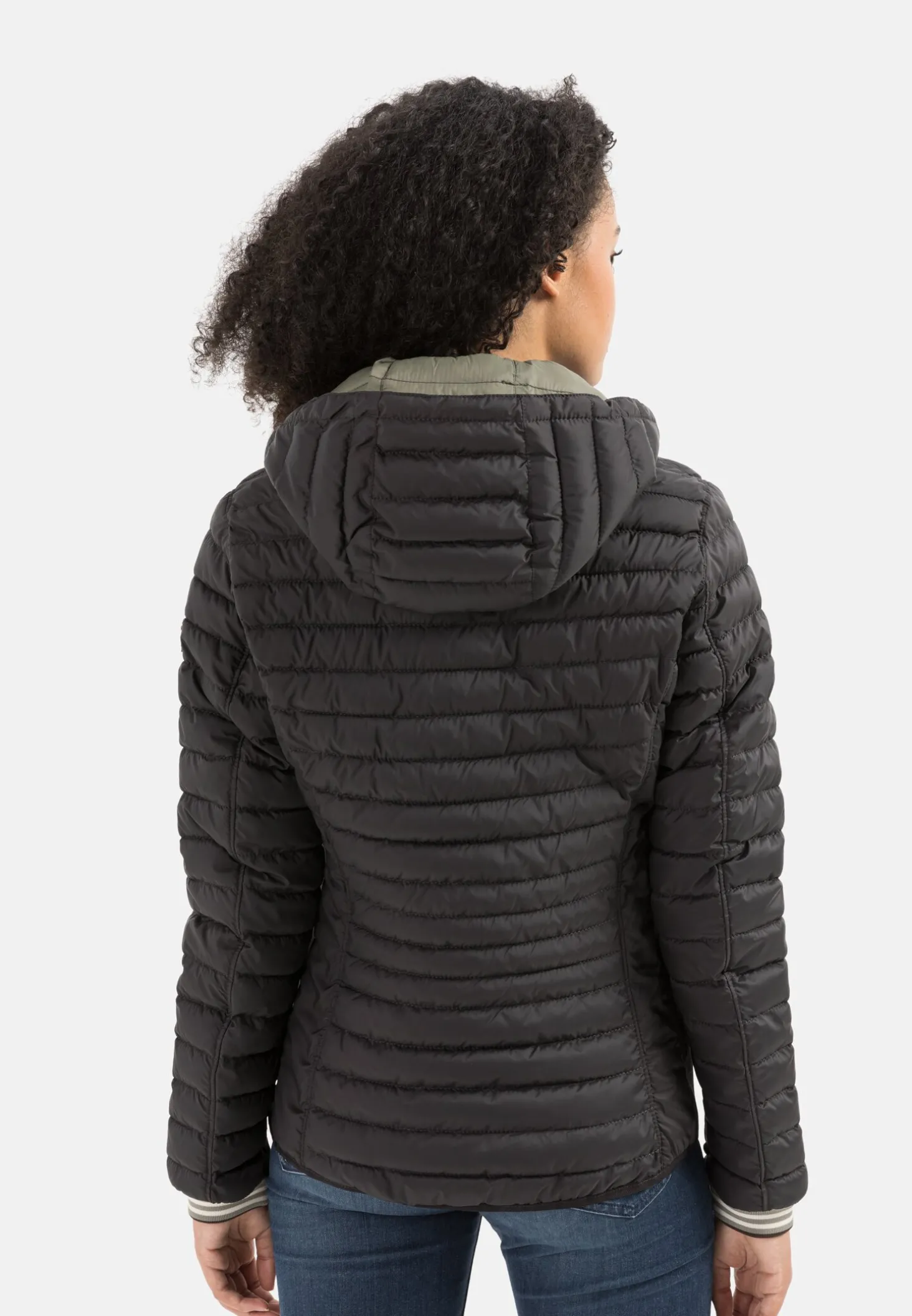 Steppjacke mit abnehmbarer Kapuze