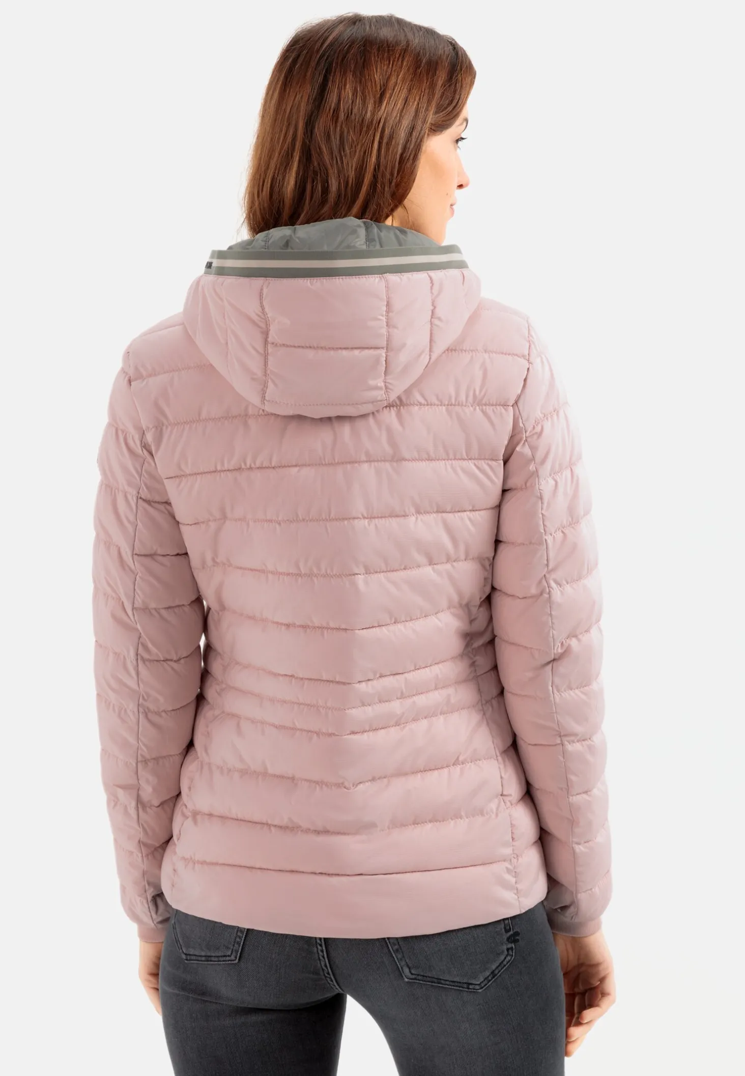 Steppjacke mit abnehmbarer Kapuze