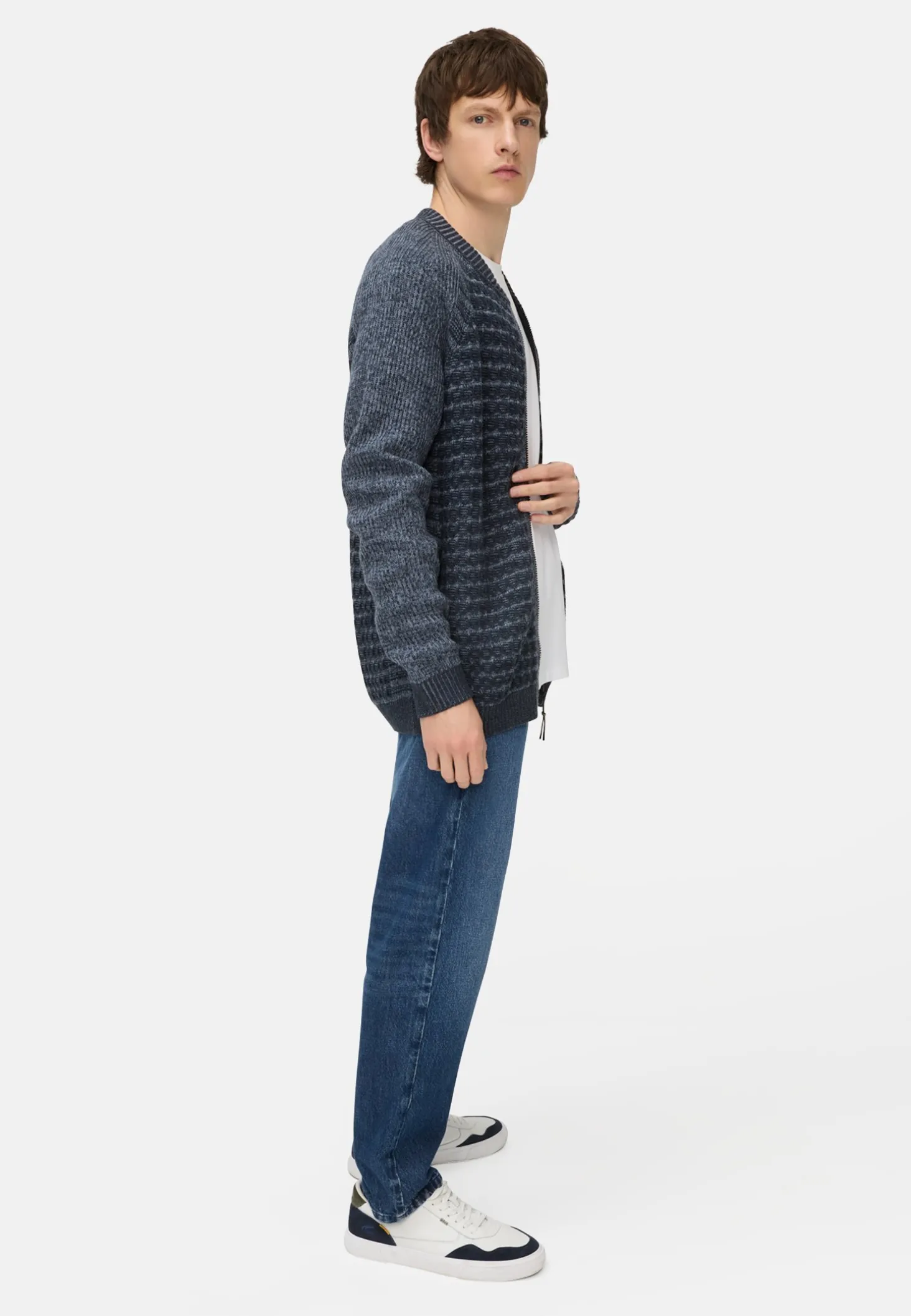 Strickjacke im Bomberstil