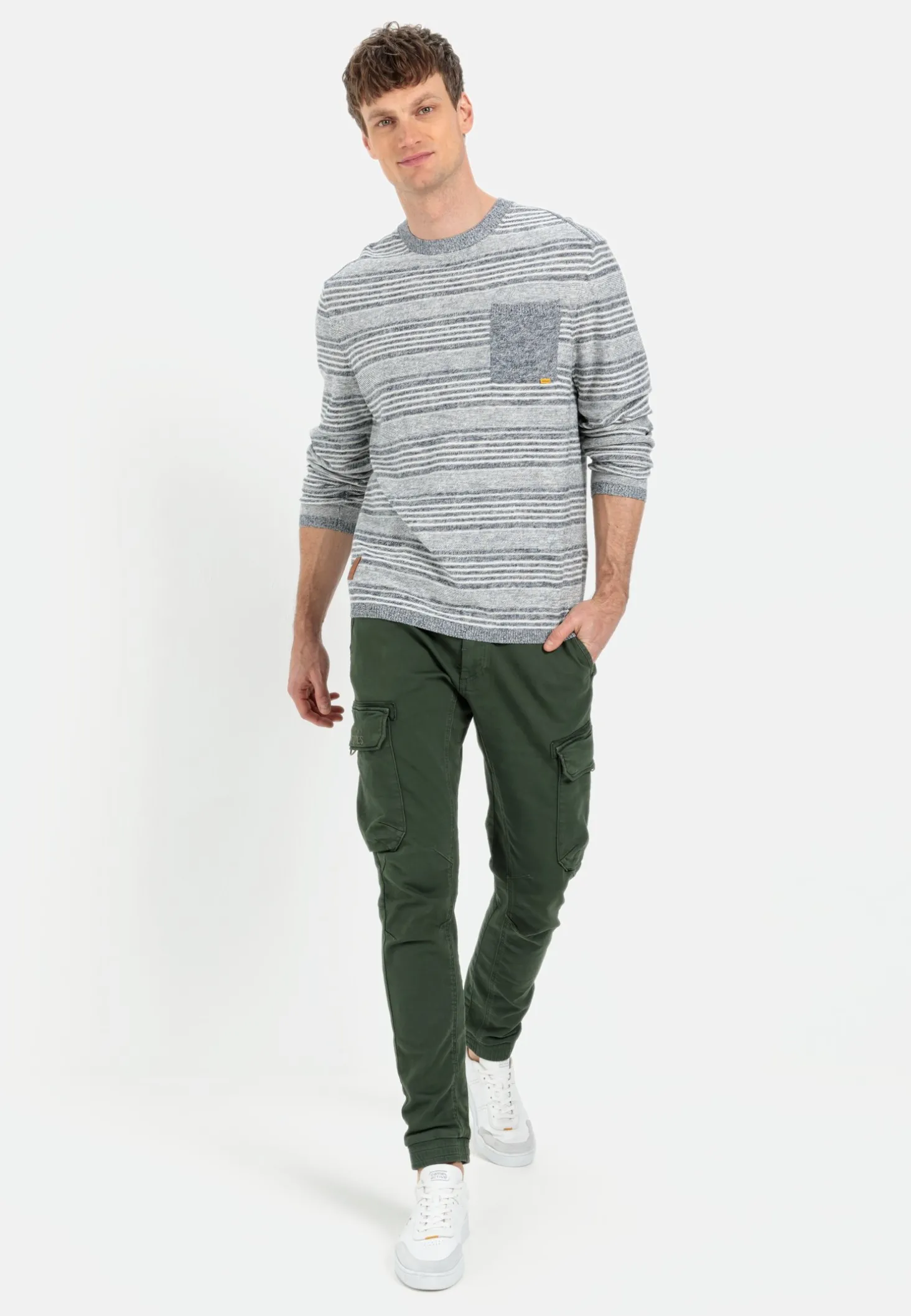 Strickpullover im Streifenmuster