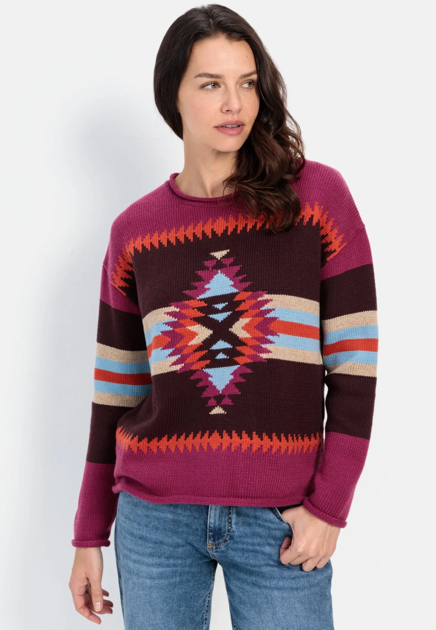 Strickpullover mit eingearbeiteten Mustern