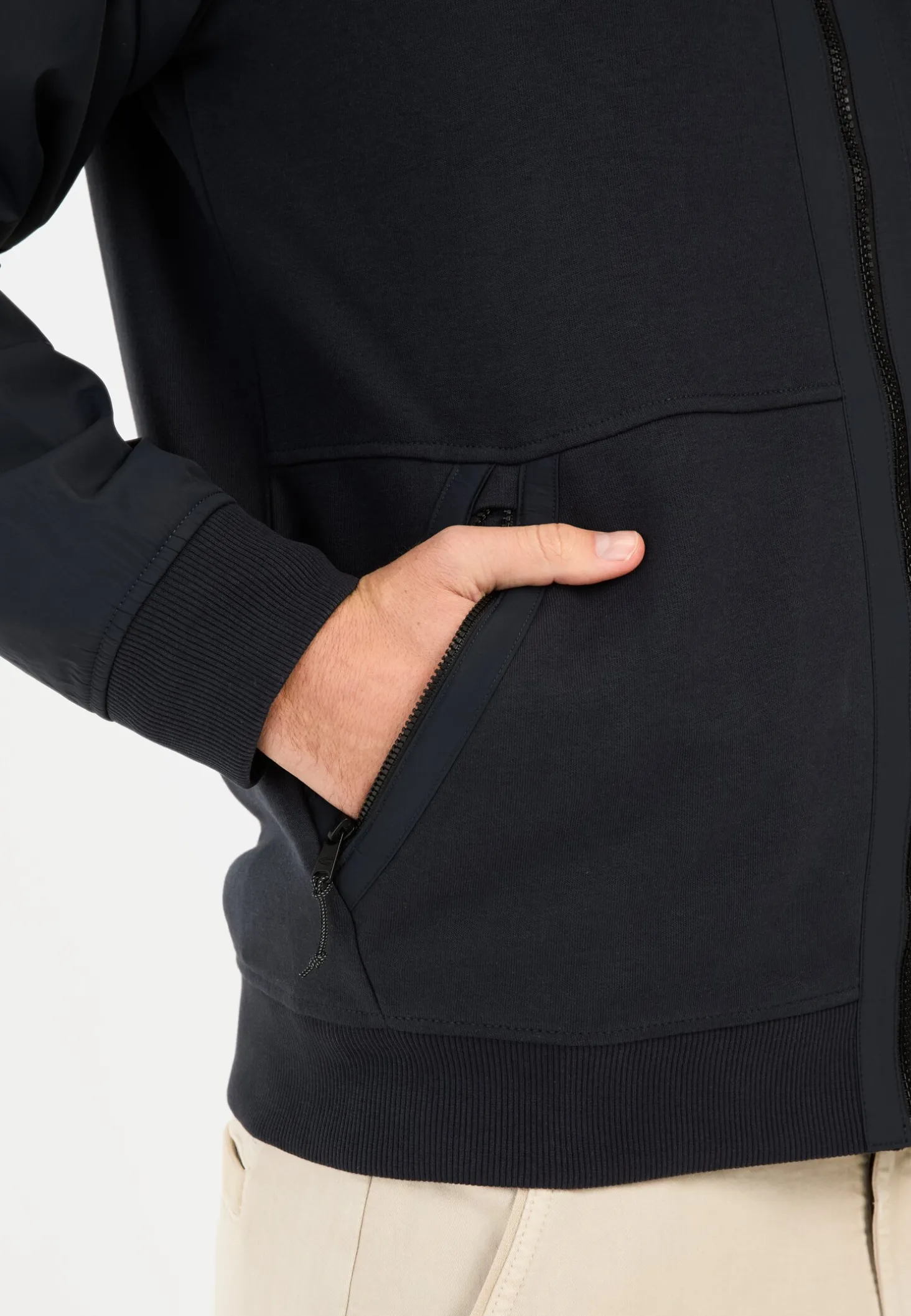 Sweatjacke mit einrollbarer Kapuze