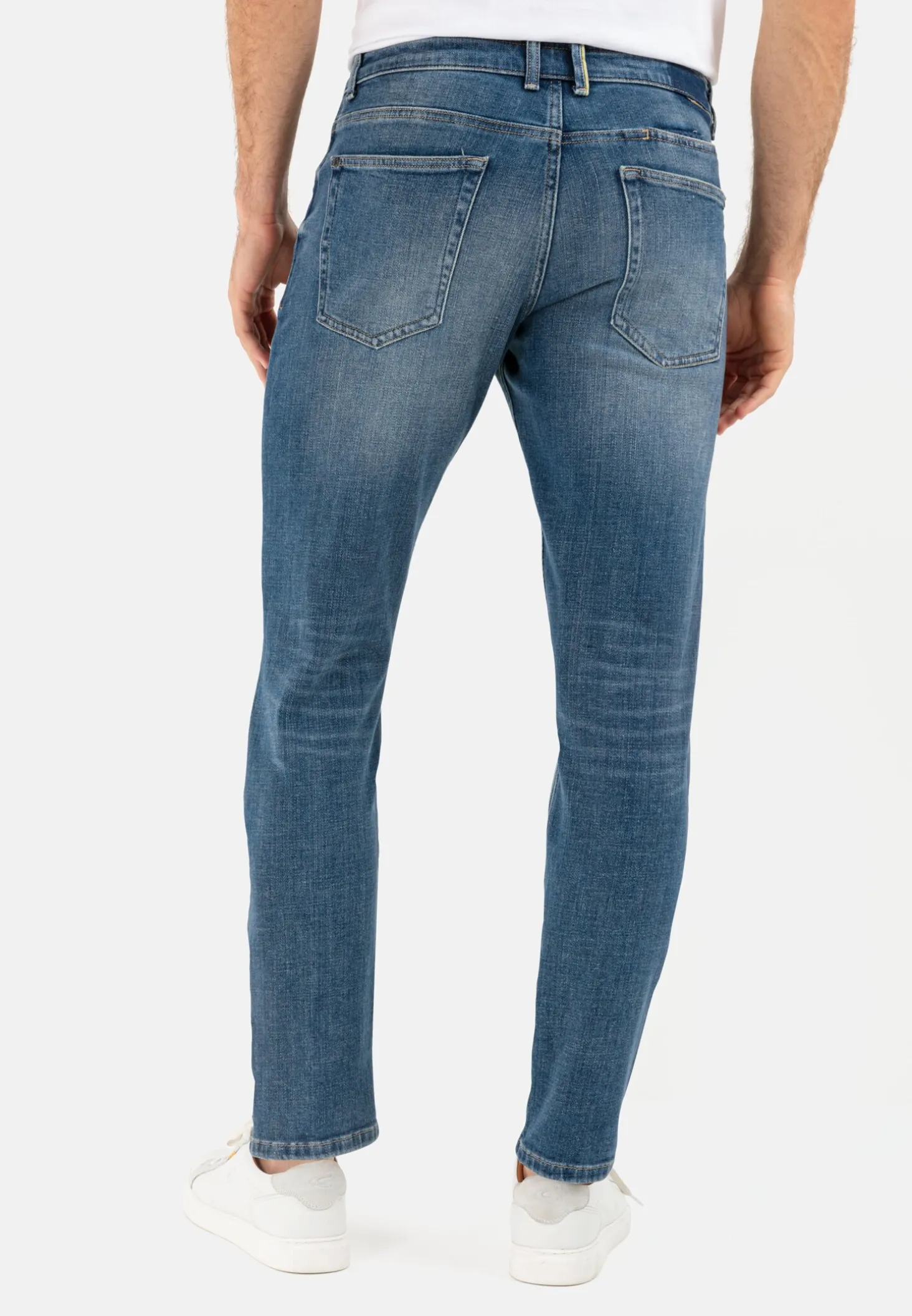 Tapered Fit Jeans mit Smartphone Tasche