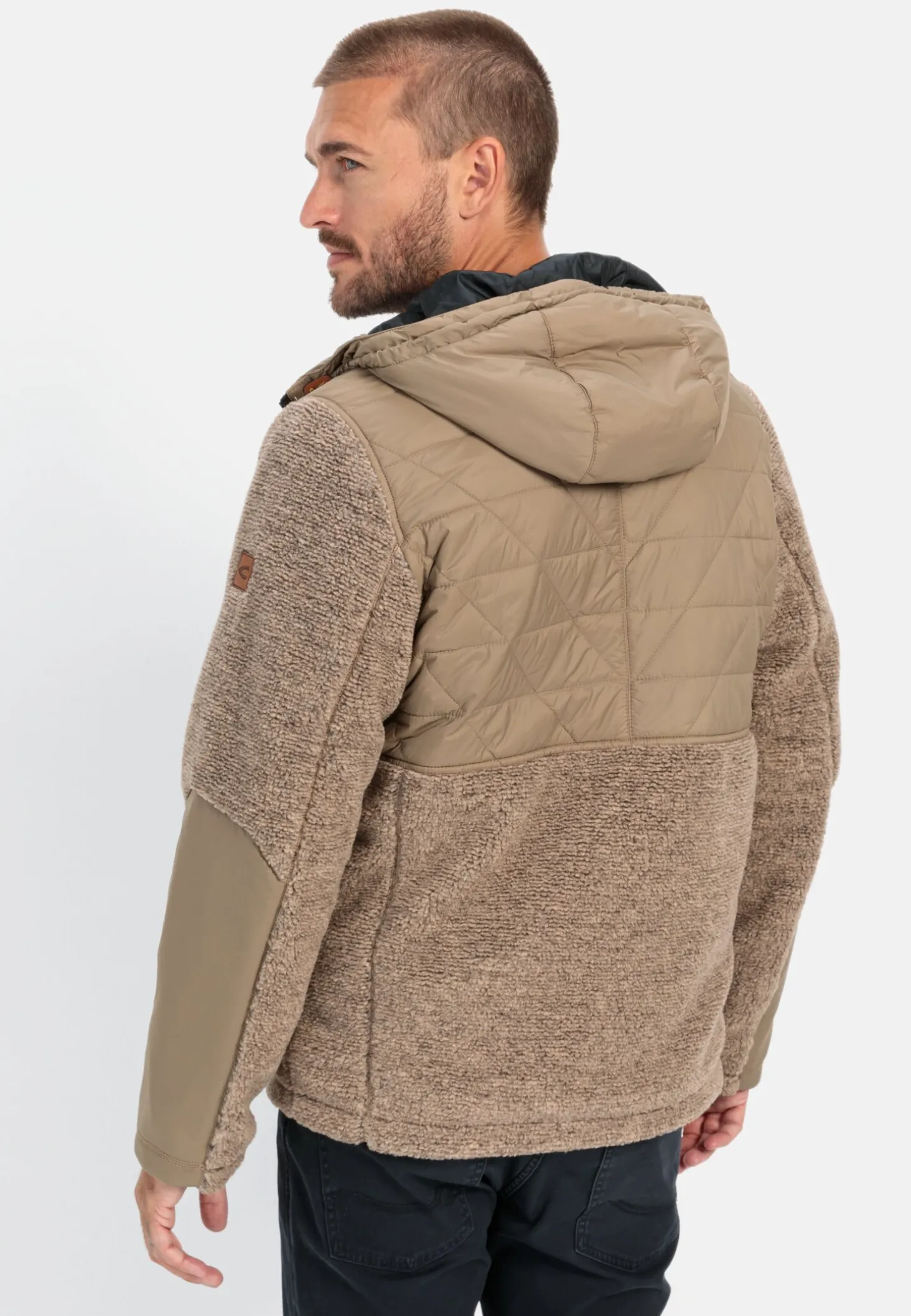 Teddyjacke im Materialmix