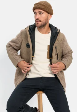 Teddyjacke im Materialmix