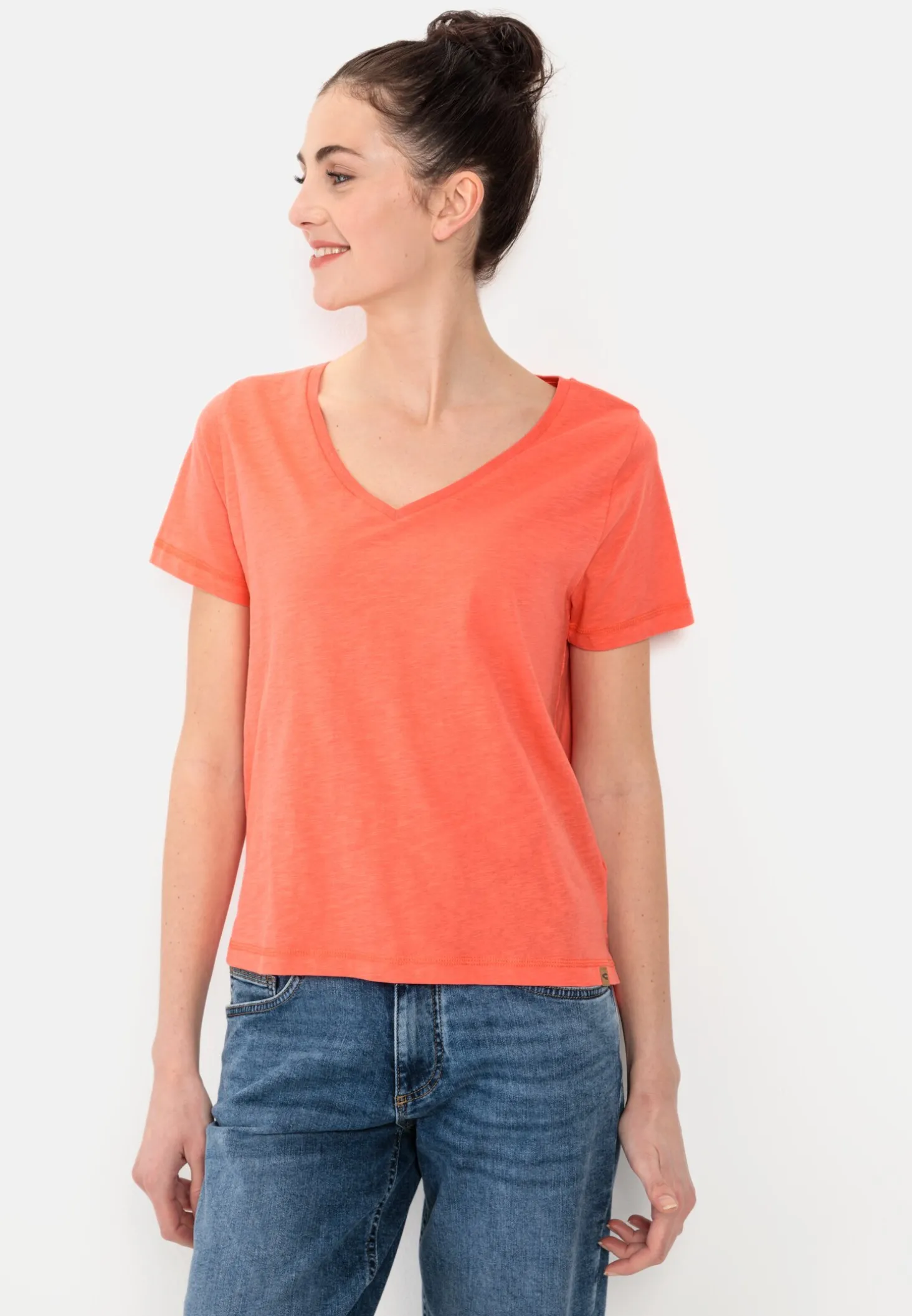 V-Neck T-Shirt aus Organic Cotton