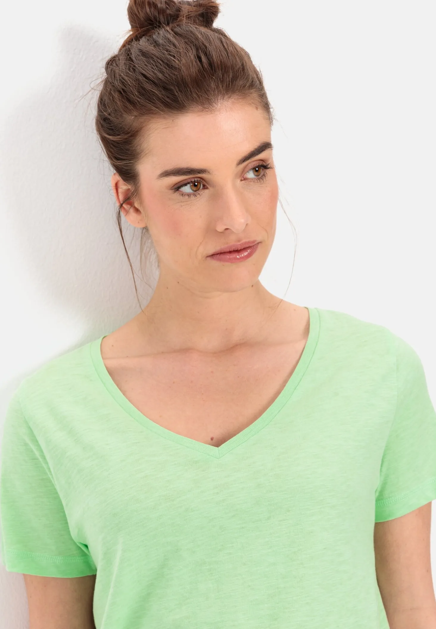 V-Neck T-Shirt aus Organic Cotton